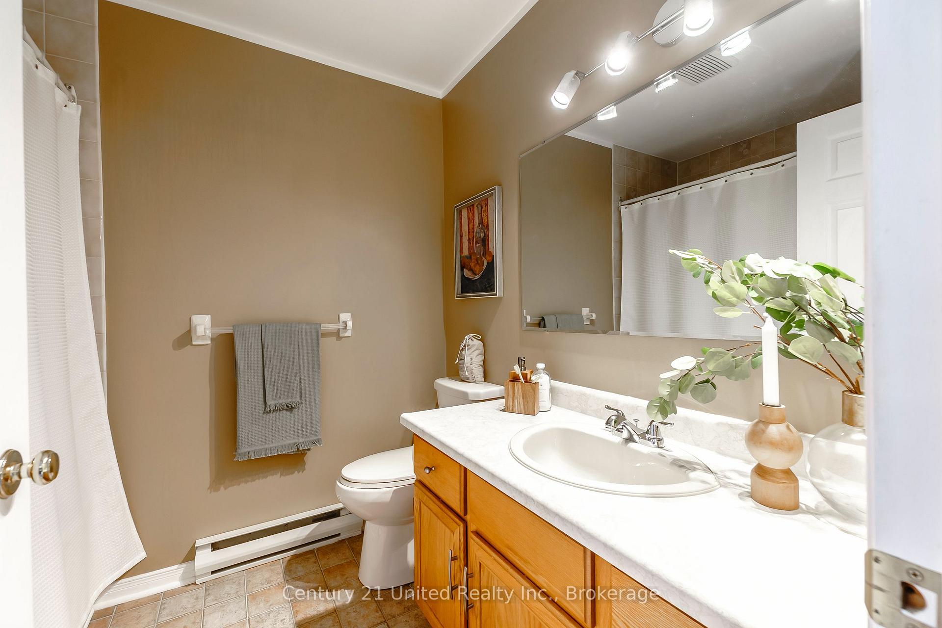 Photo 57 of Unit 15, 36 Champlain Crescent, Peterborough, Northcrest Ward 5 — HOMEH