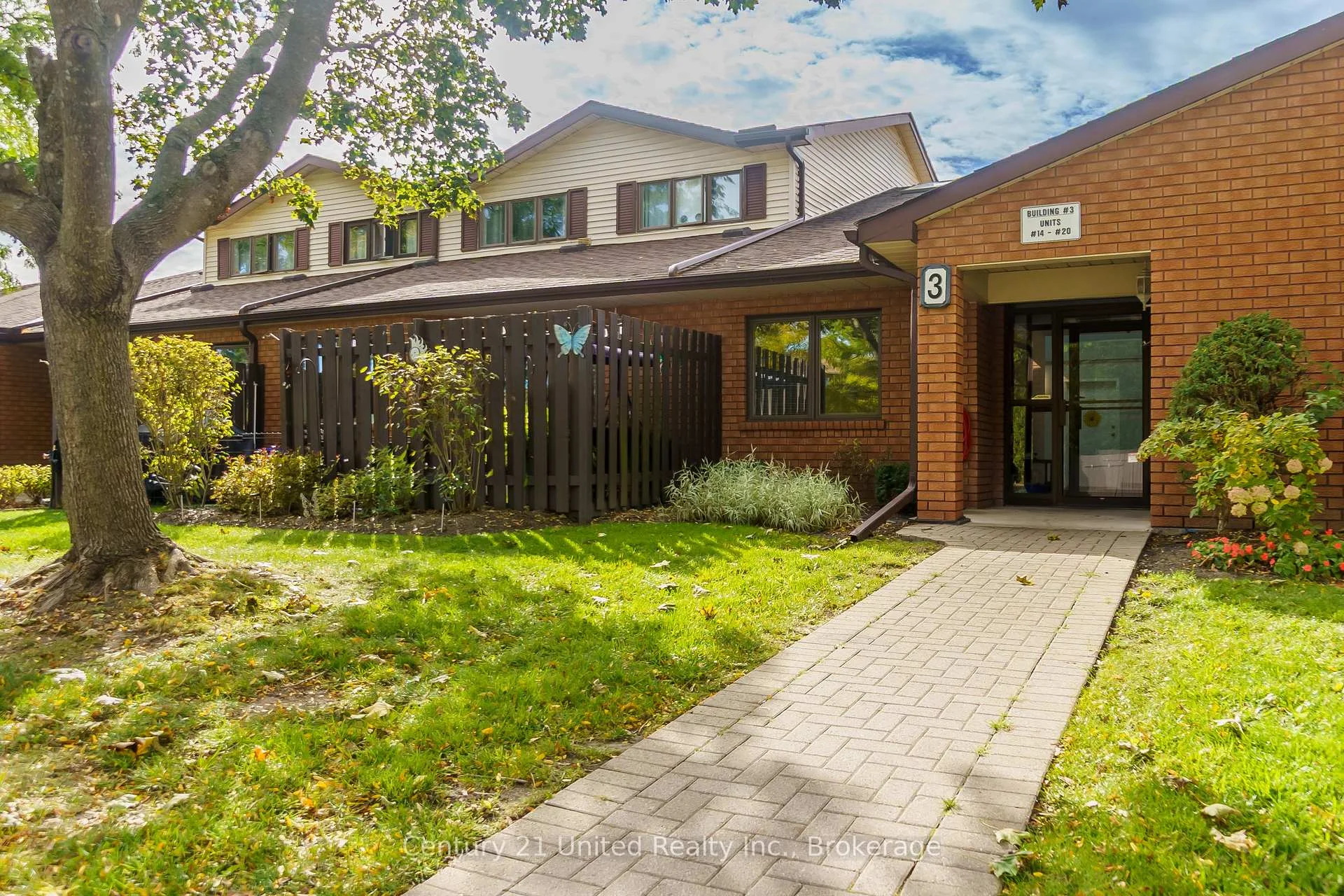 Photo 2 of Unit 15, 36 Champlain Crescent, Peterborough, Northcrest Ward 5 — HOMEH