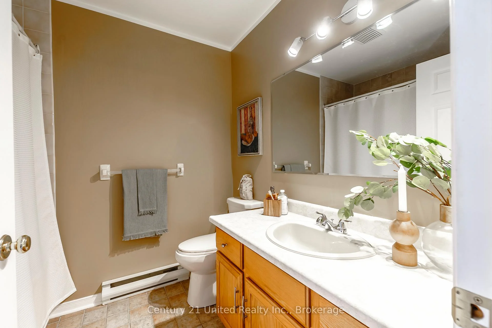 Photo 58 of Unit 15, 36 Champlain Crescent, Peterborough, Northcrest Ward 5 — HOMEH