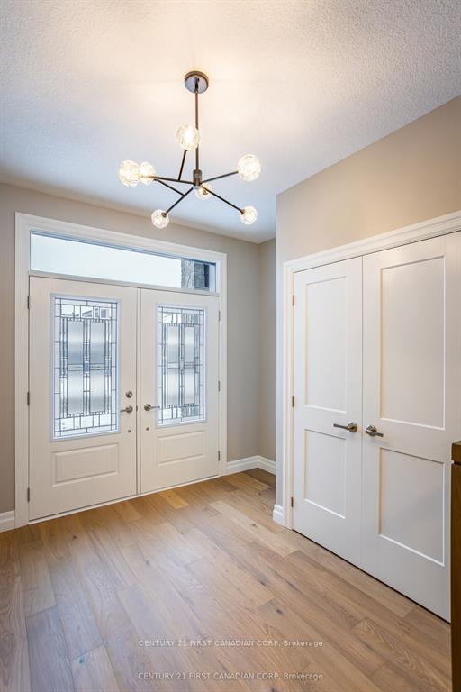 Photo 3 of 2215 Darwin Crescent, London, South V — HOMEH
