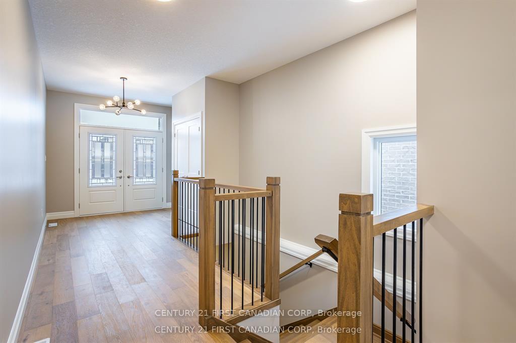 Photo 4 of 2215 Darwin Crescent, London, South V — HOMEH