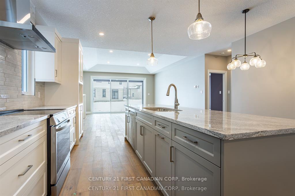 Photo 6 of 2215 Darwin Crescent, London, South V — HOMEH