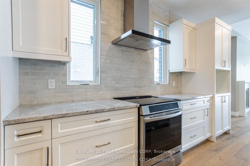 Photo 8 of 2215 Darwin Crescent, London, South V — HOMEH