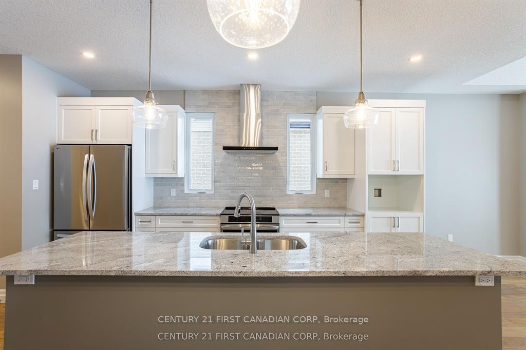 Photo 11 of 2215 Darwin Crescent, London, South V — HOMEH