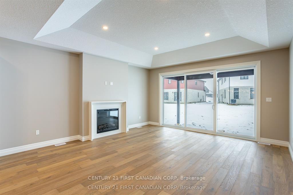 Photo 12 of 2215 Darwin Crescent, London, South V — HOMEH