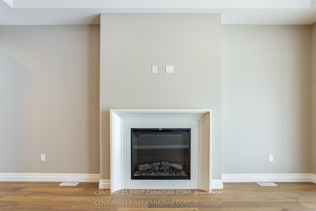 Photo 14 of 2215 Darwin Crescent, London, South V — HOMEH