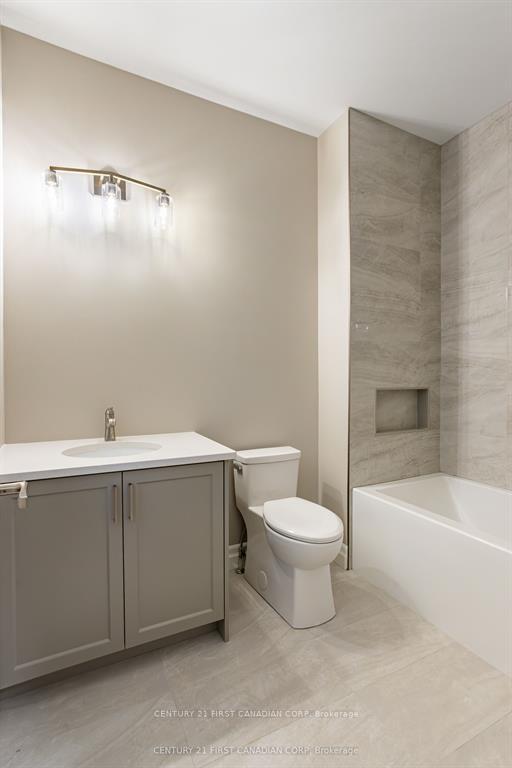 Photo 15 of 2215 Darwin Crescent, London, South V — HOMEH