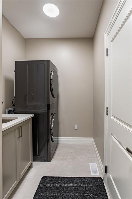 Photo 17 of 2215 Darwin Crescent, London, South V — HOMEH
