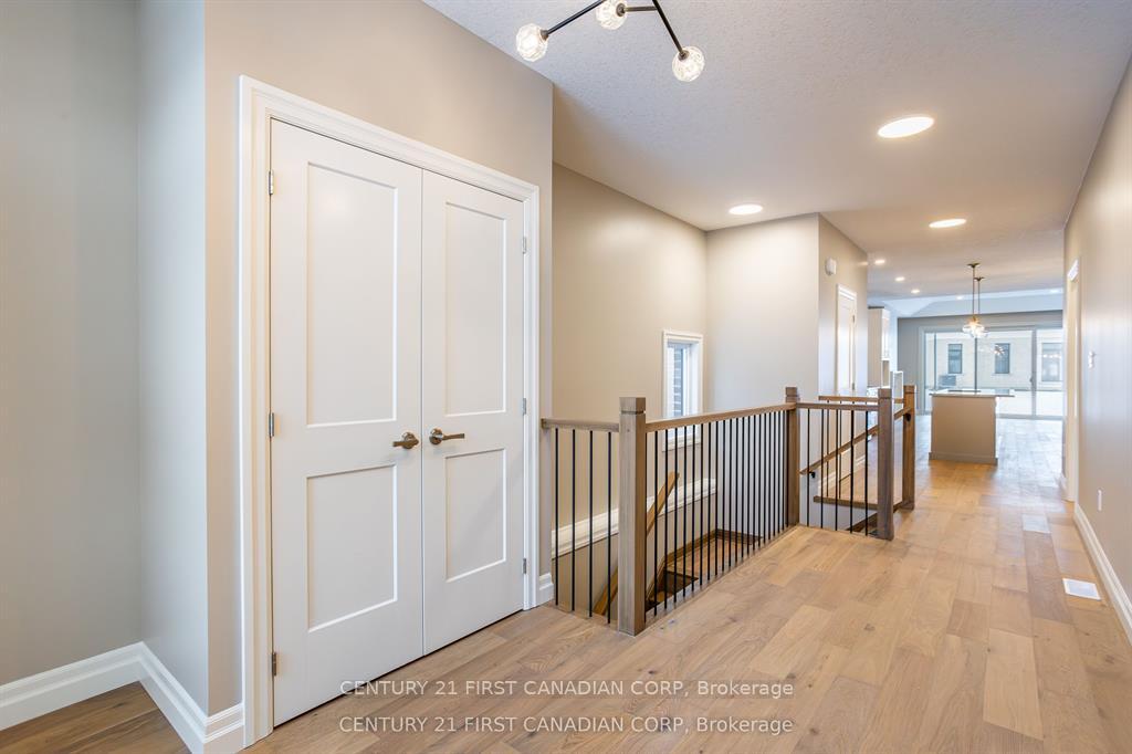 Photo 18 of 2215 Darwin Crescent, London, South V — HOMEH