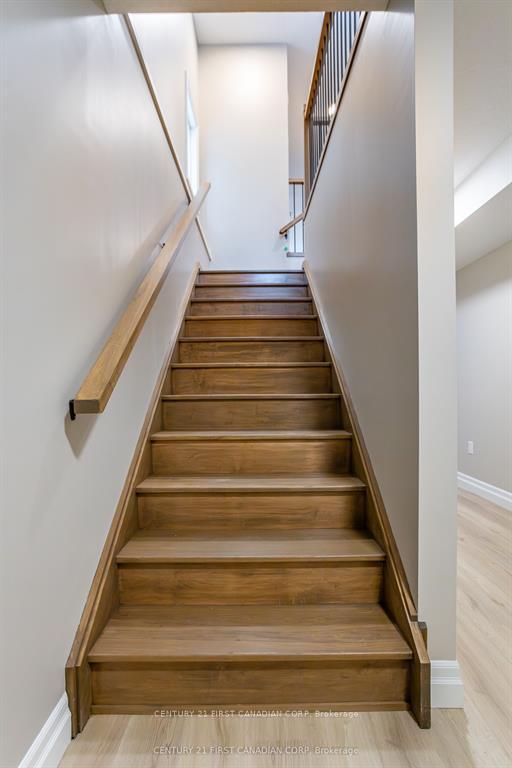 Photo 20 of 2215 Darwin Crescent, London, South V — HOMEH