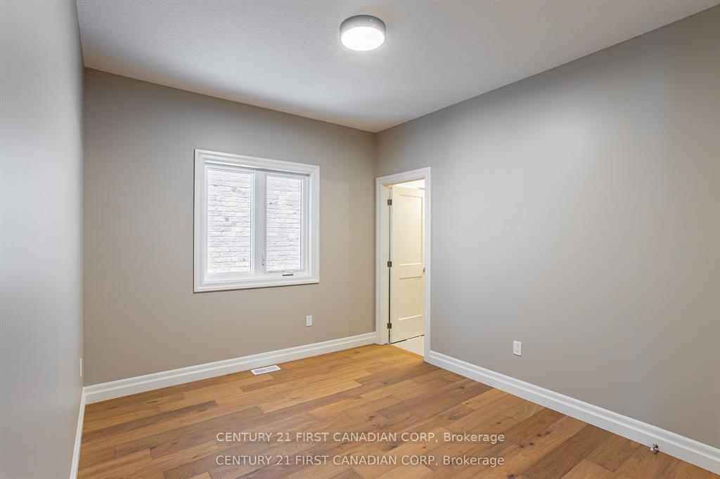 Photo 26 of 2215 Darwin Crescent, London, South V — HOMEH