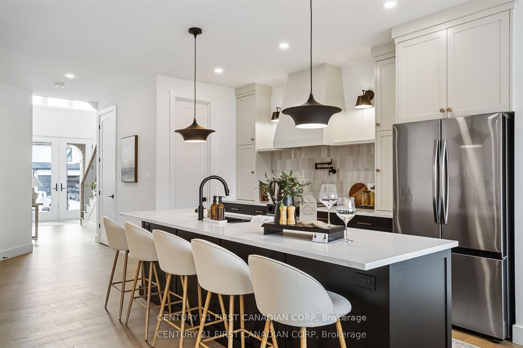 Photo 7 of 2211 Darwin Crescent, London, South V — HOMEH
