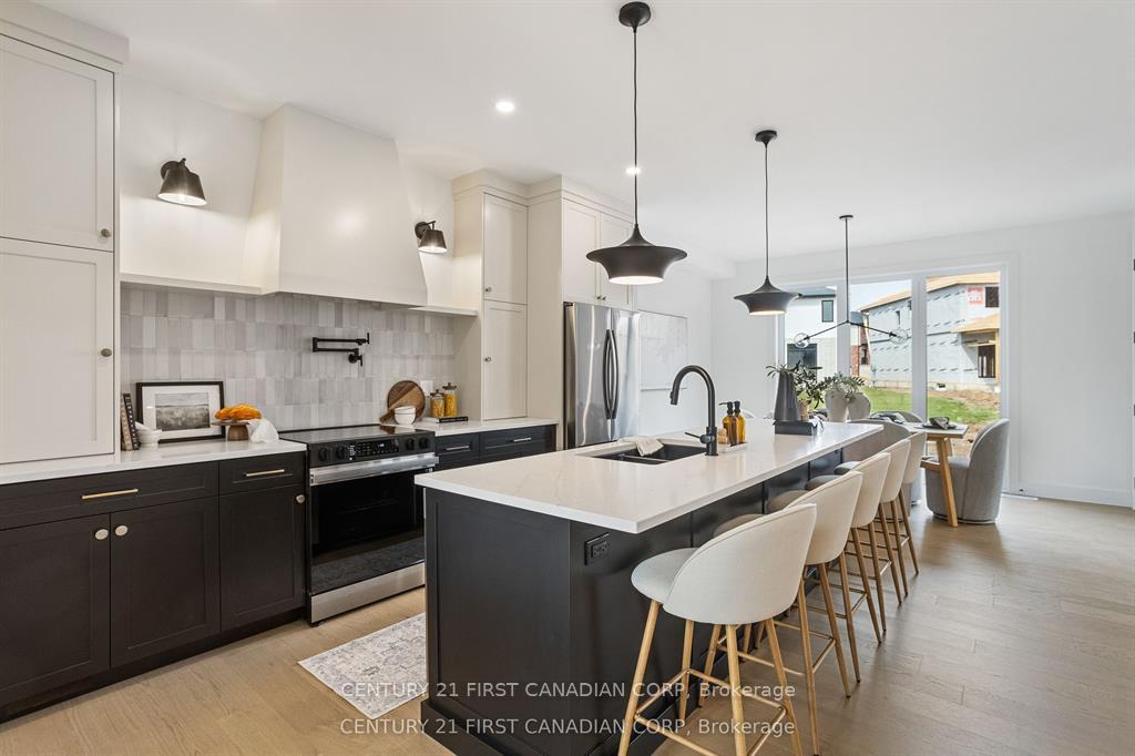 Photo 9 of 2211 Darwin Crescent, London, South V — HOMEH