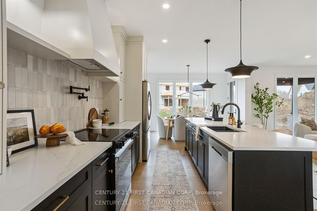 Photo 10 of 2211 Darwin Crescent, London, South V — HOMEH