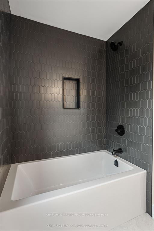 Photo 30 of 2211 Darwin Crescent, London, South V — HOMEH