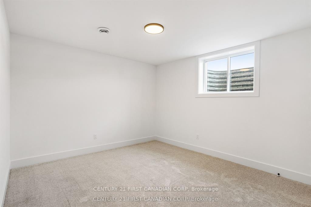 Photo 31 of 2211 Darwin Crescent, London, South V — HOMEH