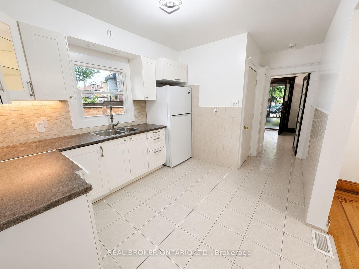 Photo 7 of Unit Upper, 272 Stinson Crescent, Hamilton, St. Clair — HOMEH