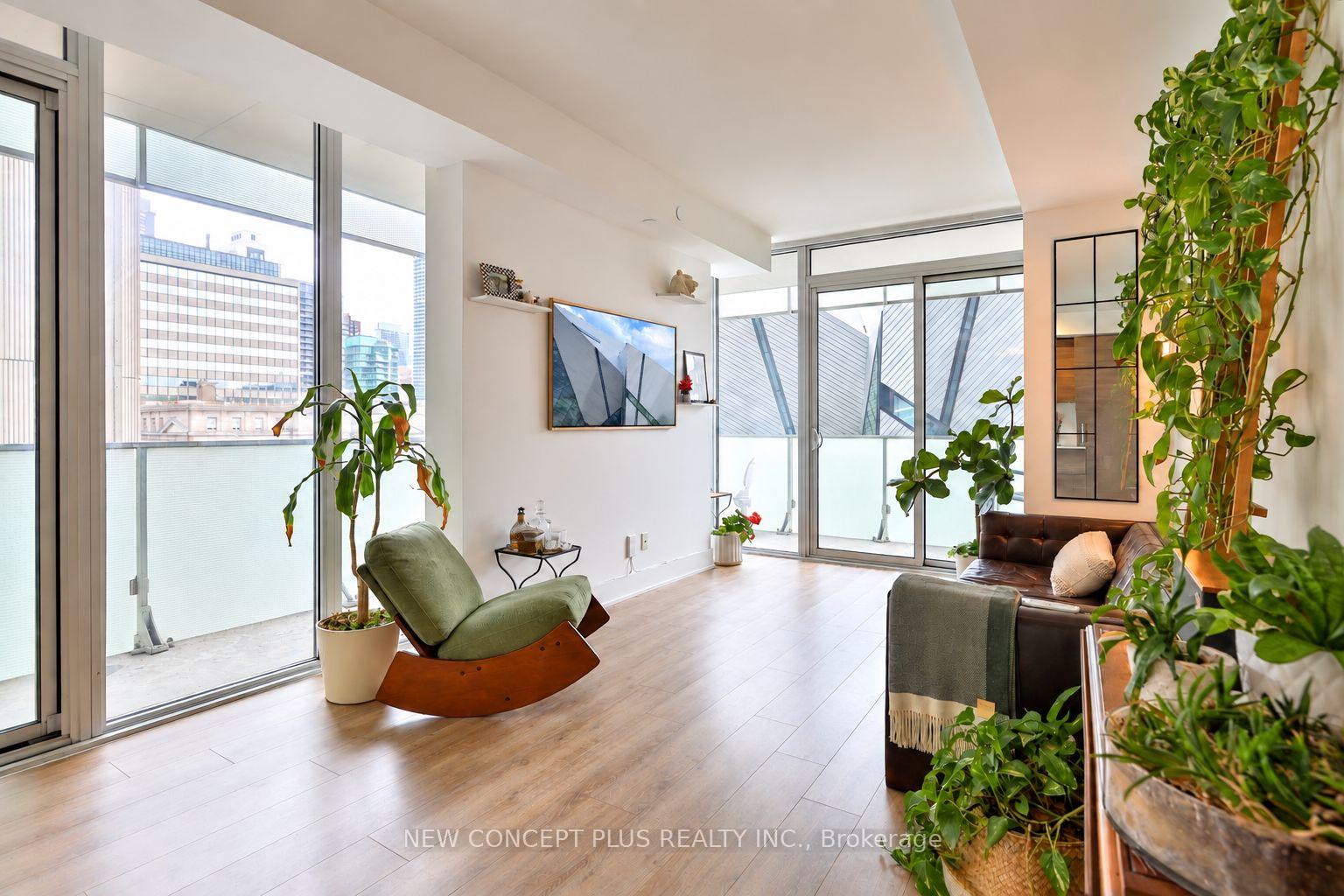 Photo of Unit 405, 200 Bloor Street W
