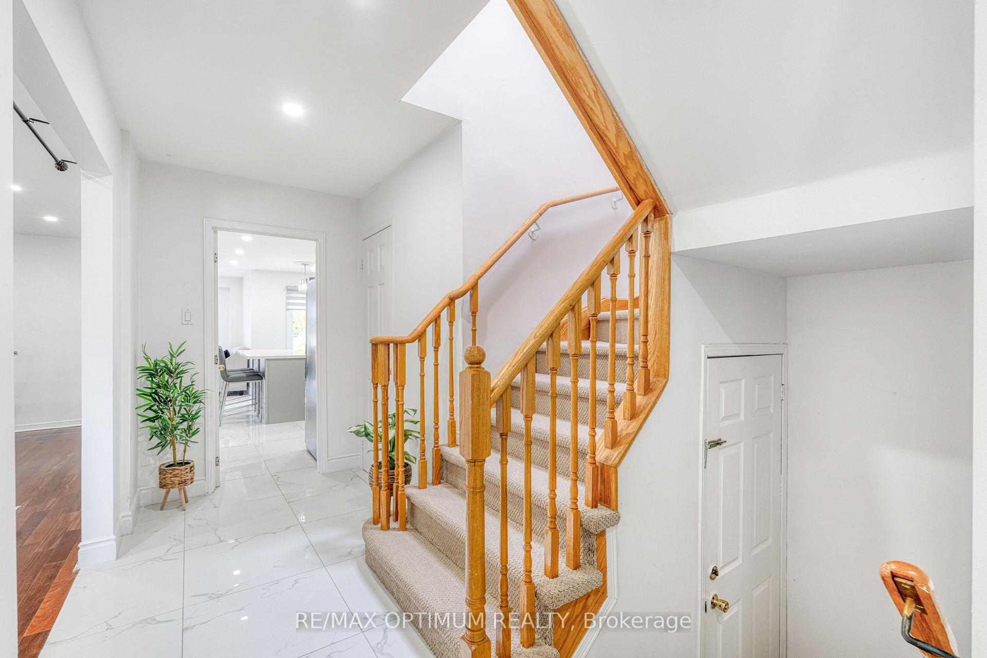 Photo 7 of 62 Meadowlark Drive, Brampton, Fletcher's Creek South — HOMEH