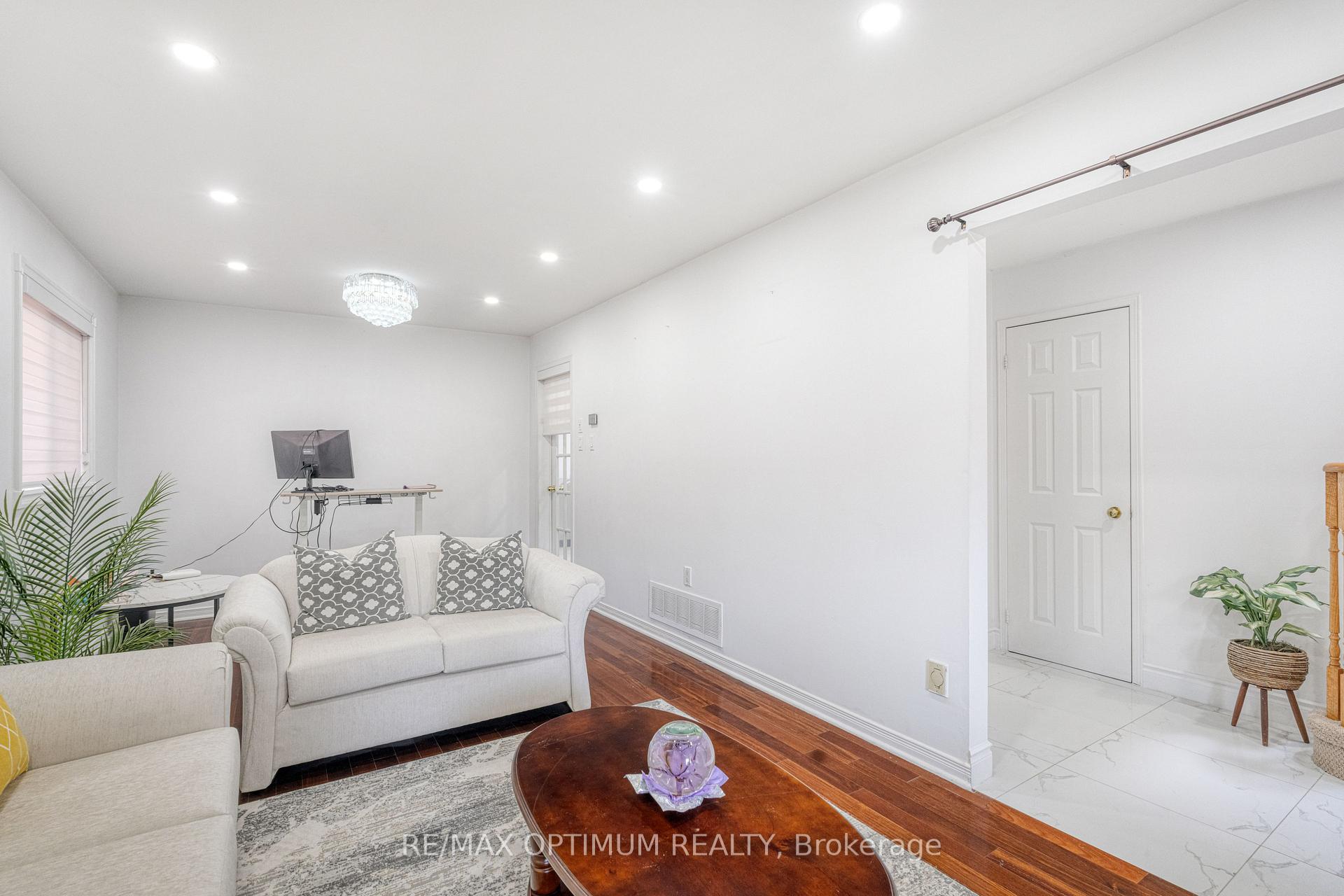 Photo 9 of 62 Meadowlark Drive, Brampton, Fletcher's Creek South — HOMEH