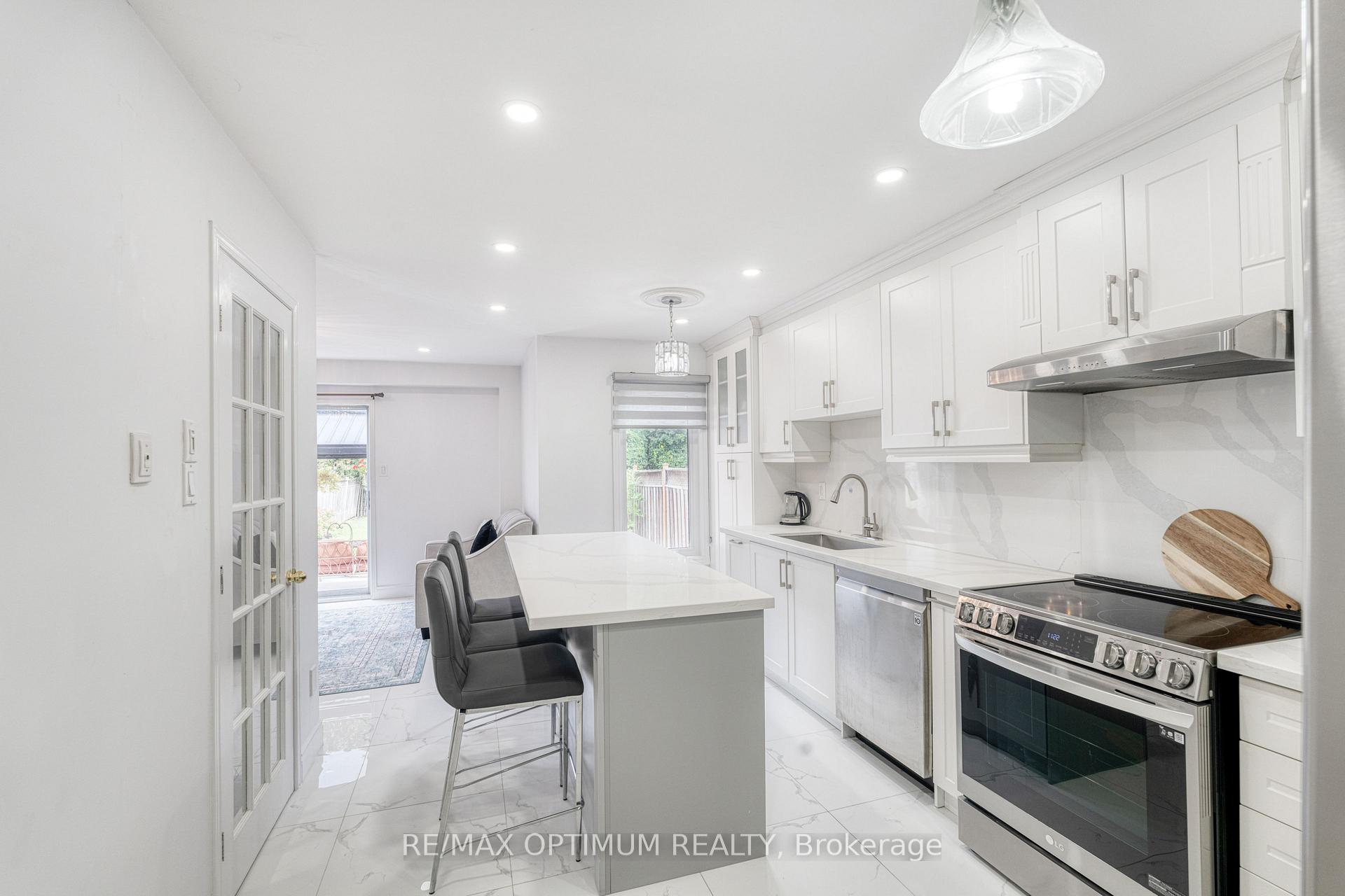 Photo 12 of 62 Meadowlark Drive, Brampton, Fletcher's Creek South — HOMEH