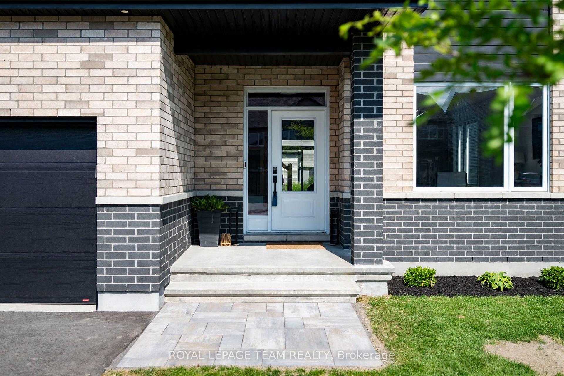 Photo 2 of 437 Fleet Canuck Private, Ottawa, Huntley Ward (South East) — HOMEH