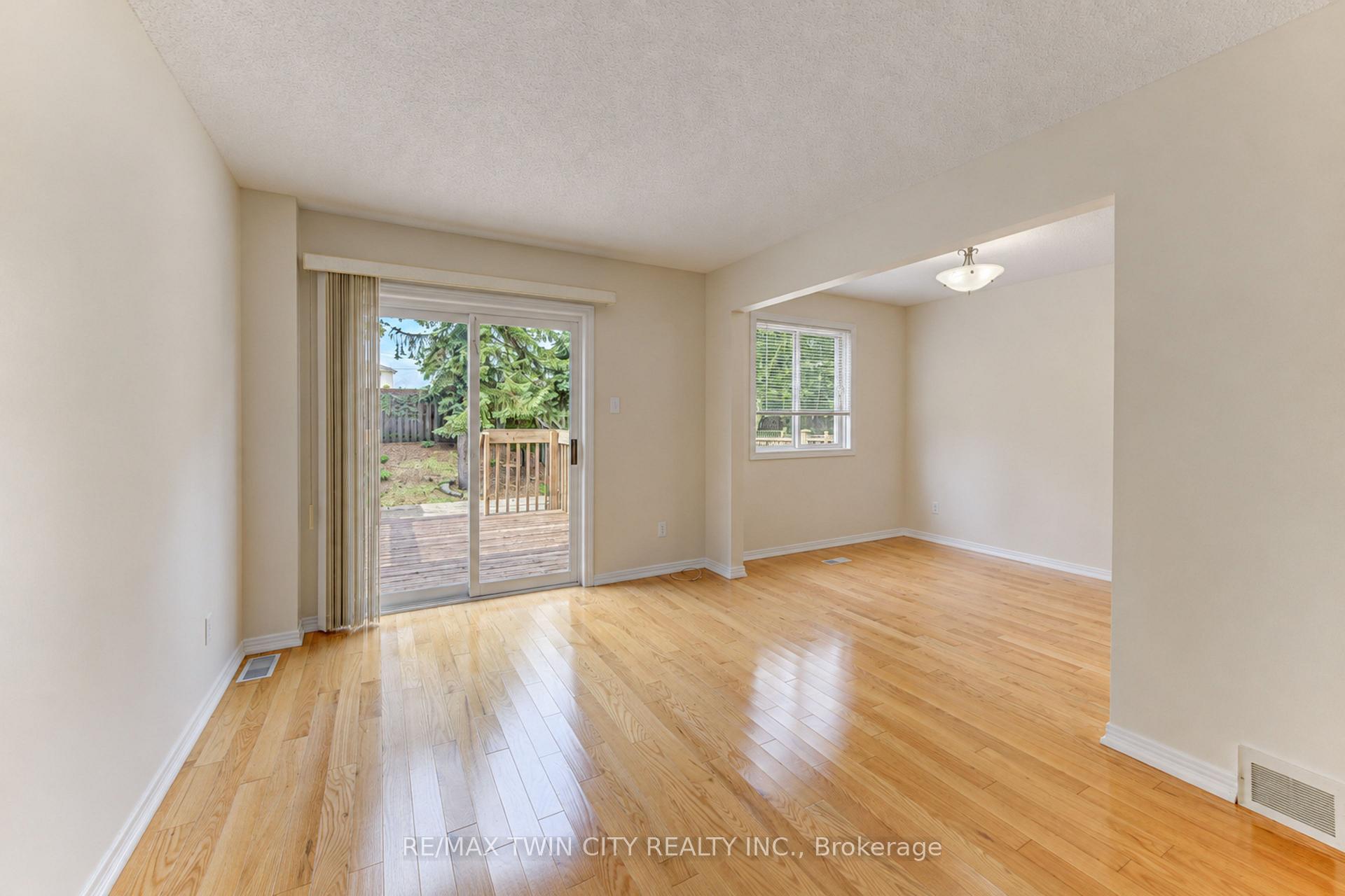 Photo 17 of Unit 4, 360 Cornridge Place, Waterloo, Upper Beechwood — HOMEH