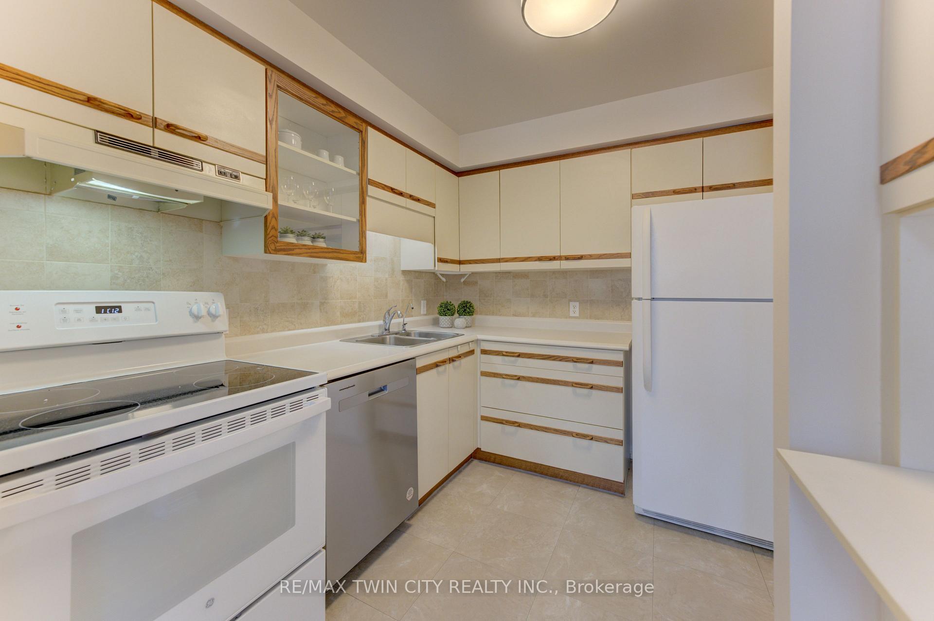 Photo 11 of Unit 4, 360 Cornridge Place, Waterloo, Upper Beechwood — HOMEH