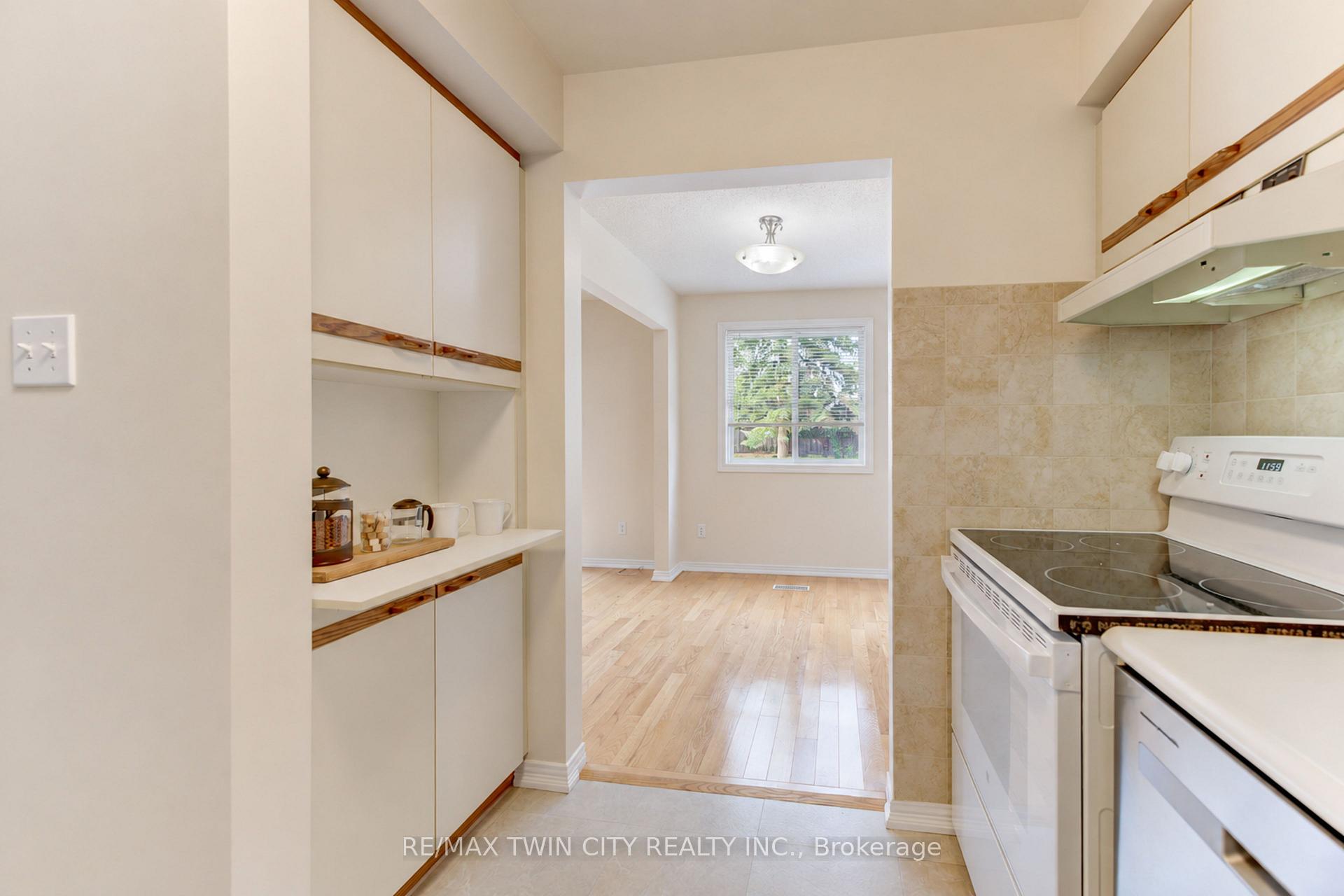 Photo 14 of Unit 4, 360 Cornridge Place, Waterloo, Upper Beechwood — HOMEH