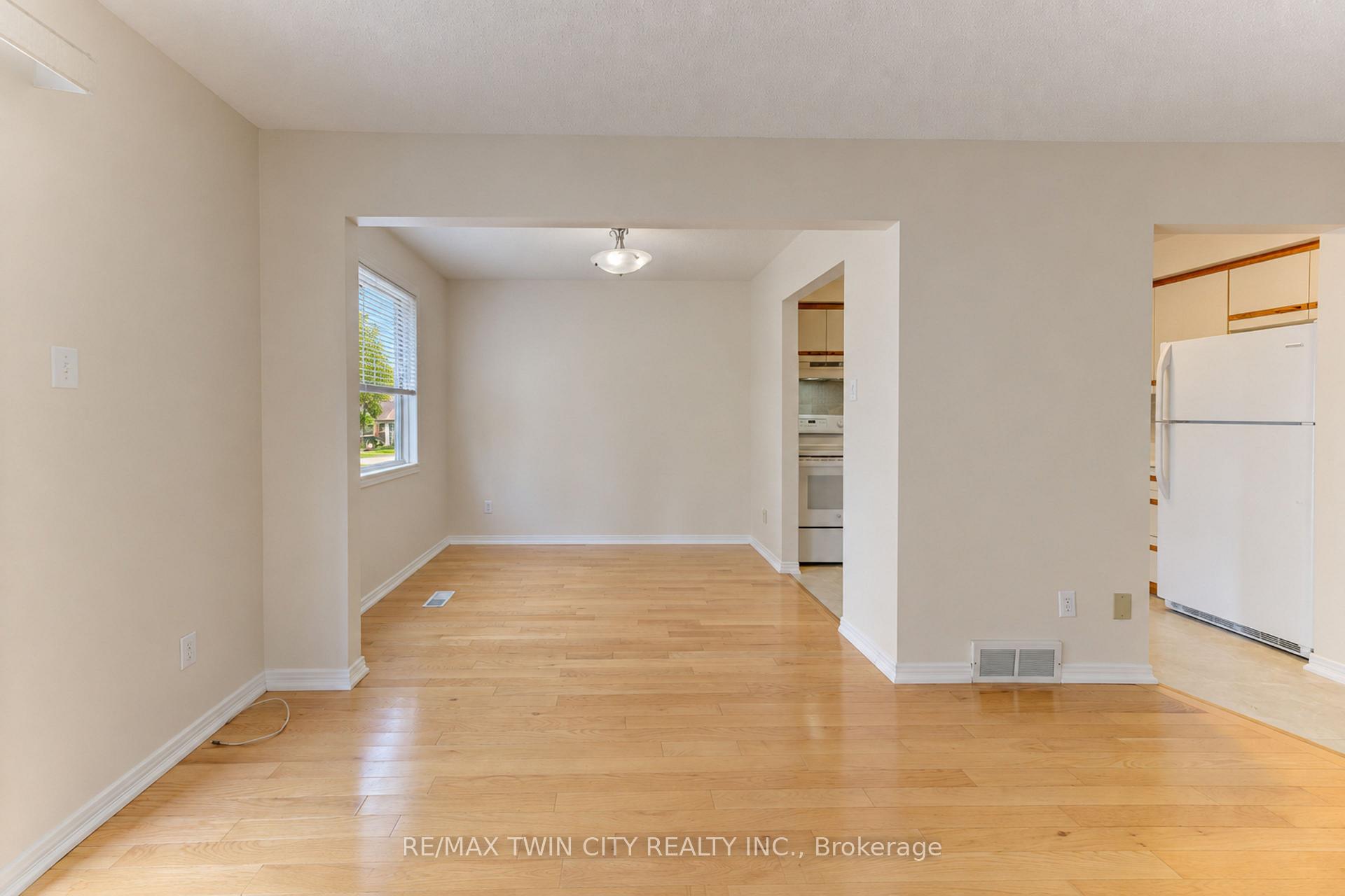 Photo 16 of Unit 4, 360 Cornridge Place, Waterloo, Upper Beechwood — HOMEH
