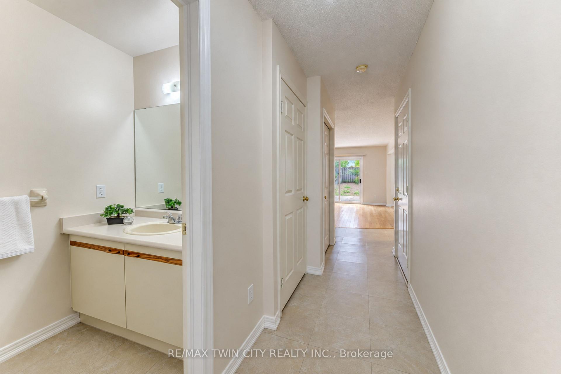 Photo 9 of Unit 4, 360 Cornridge Place, Waterloo, Upper Beechwood — HOMEH