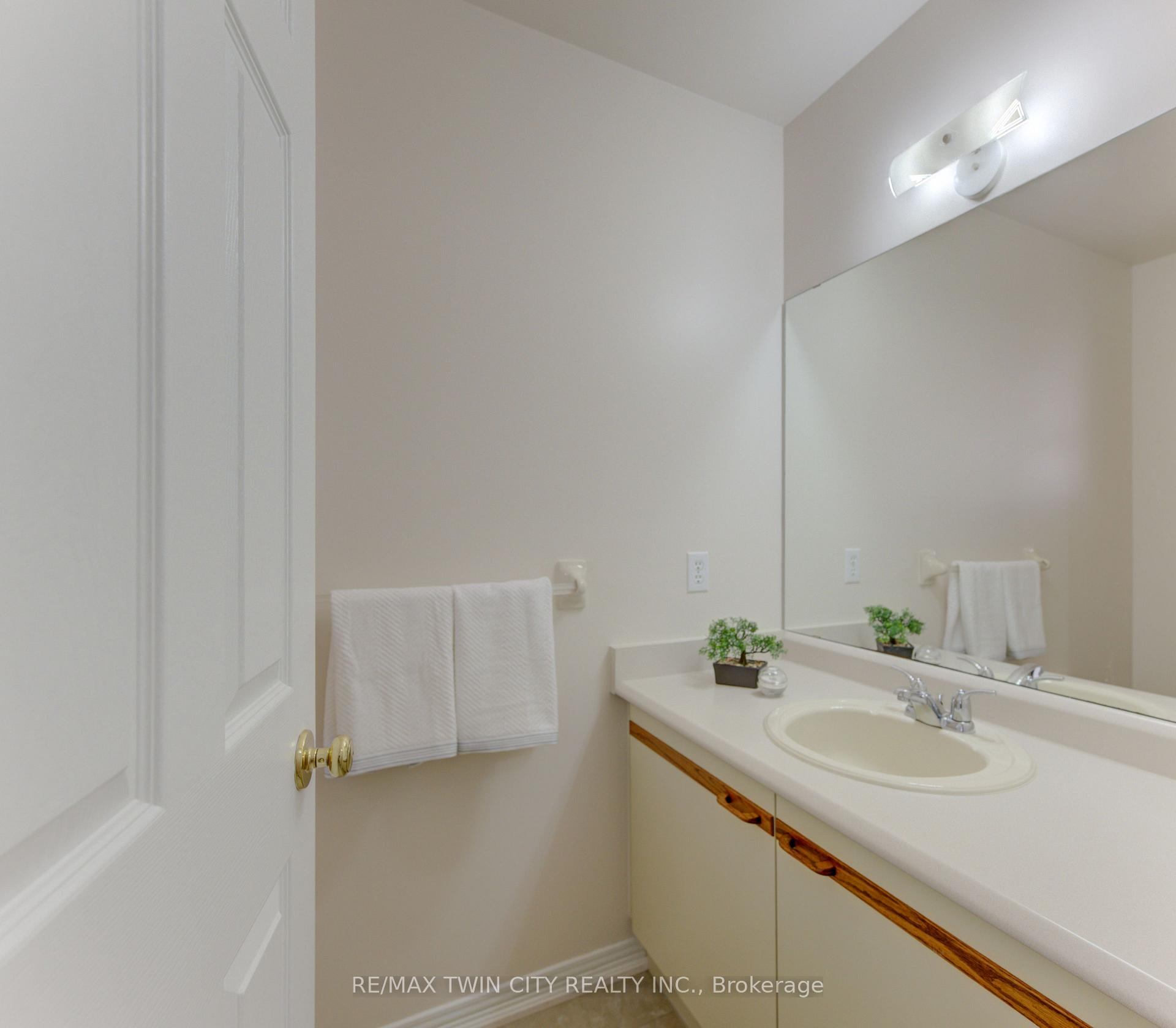 Photo 22 of Unit 4, 360 Cornridge Place, Waterloo, Upper Beechwood — HOMEH
