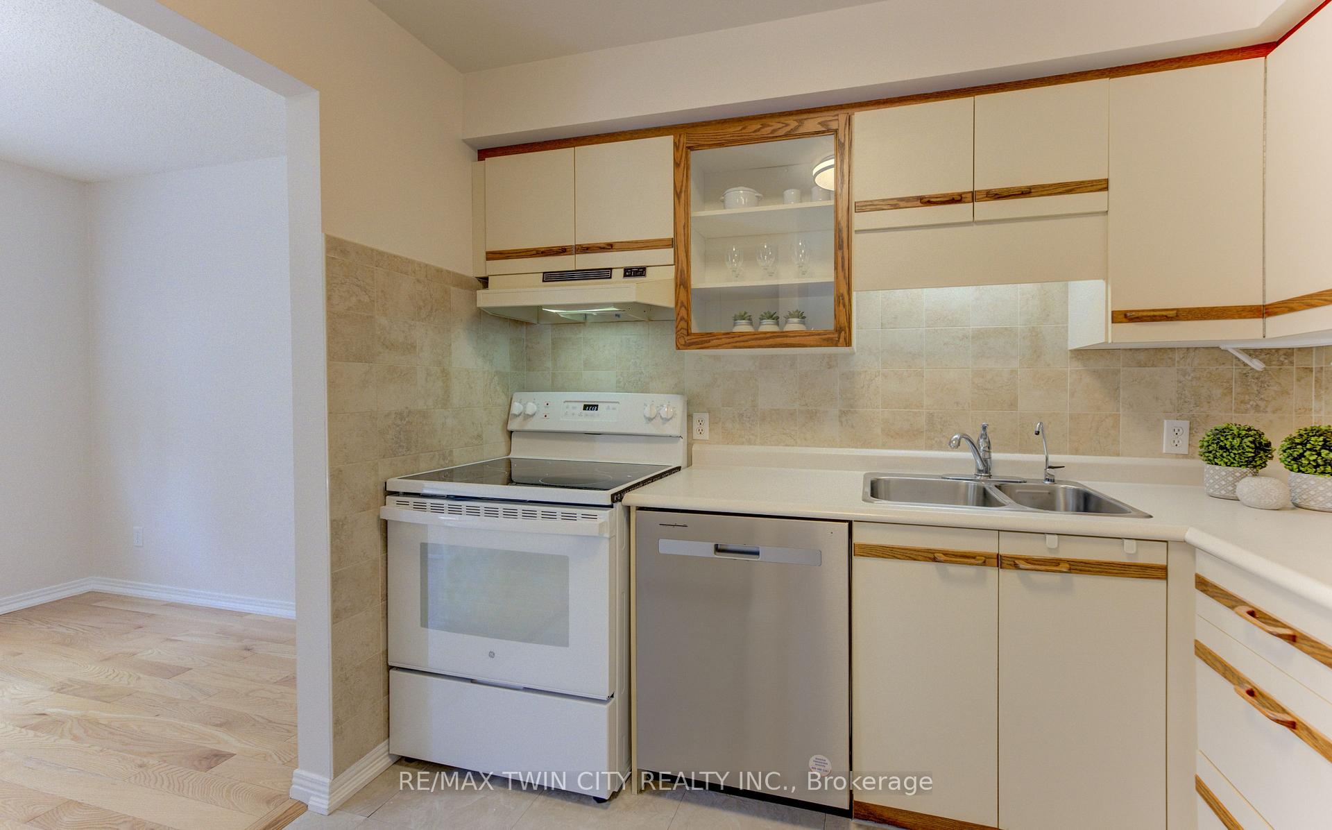 Photo 18 of Unit 4, 360 Cornridge Place, Waterloo, Upper Beechwood — HOMEH