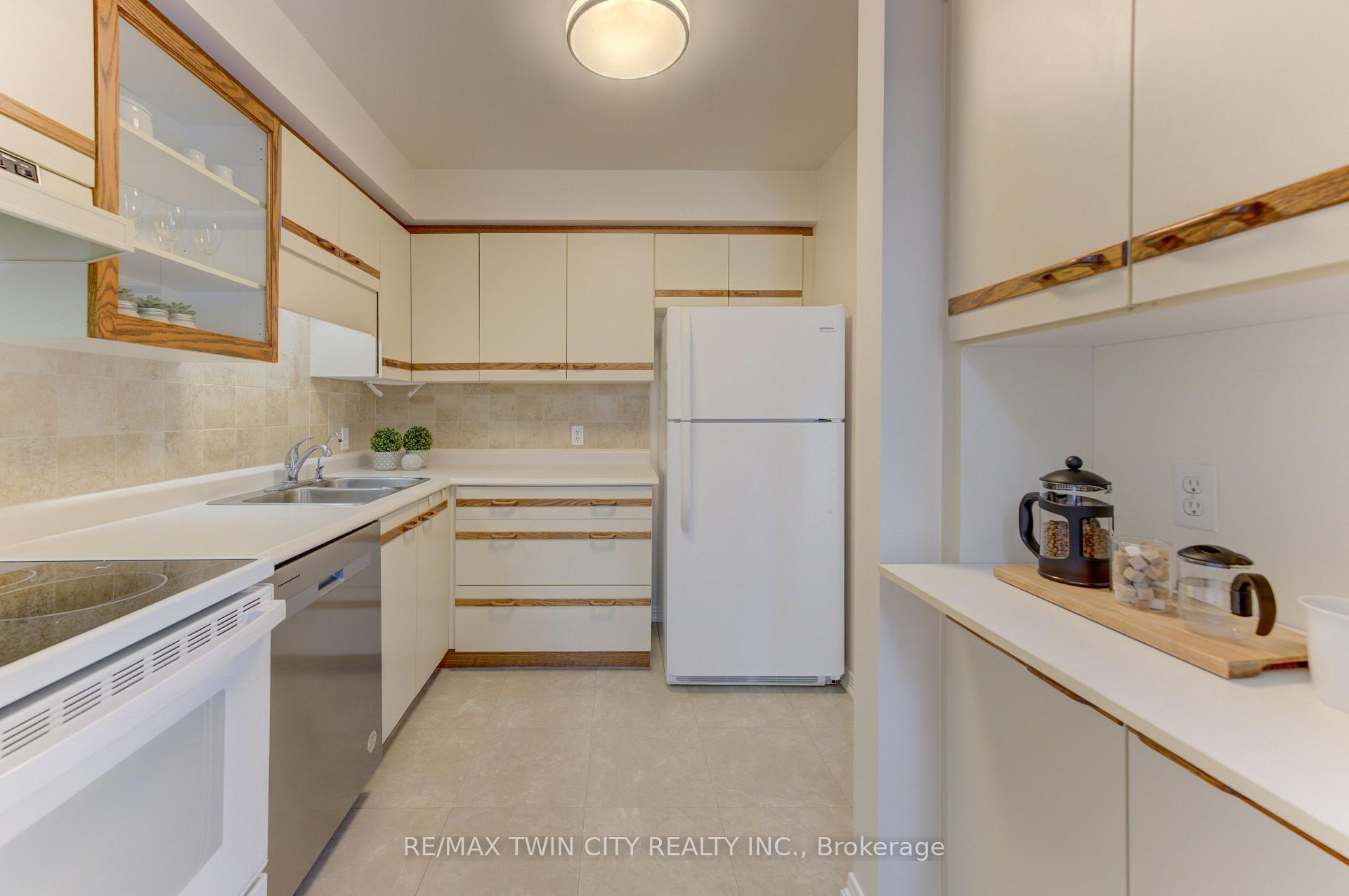 Photo 13 of Unit 4, 360 Cornridge Place, Waterloo, Upper Beechwood — HOMEH