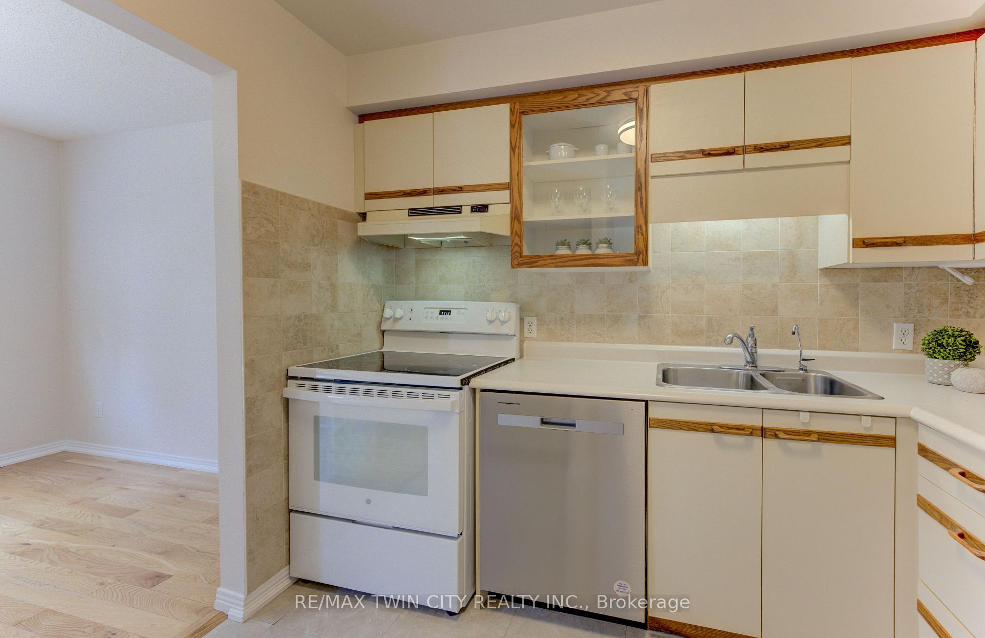 Photo 12 of Unit 4, 360 Cornridge Place, Waterloo, Upper Beechwood — HOMEH