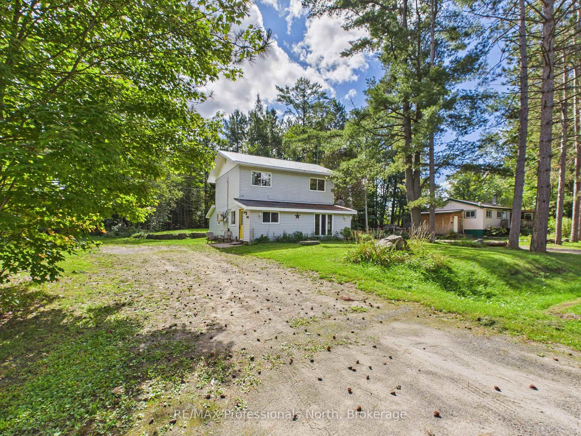 Front of 31 Hutcheson Beach Road E