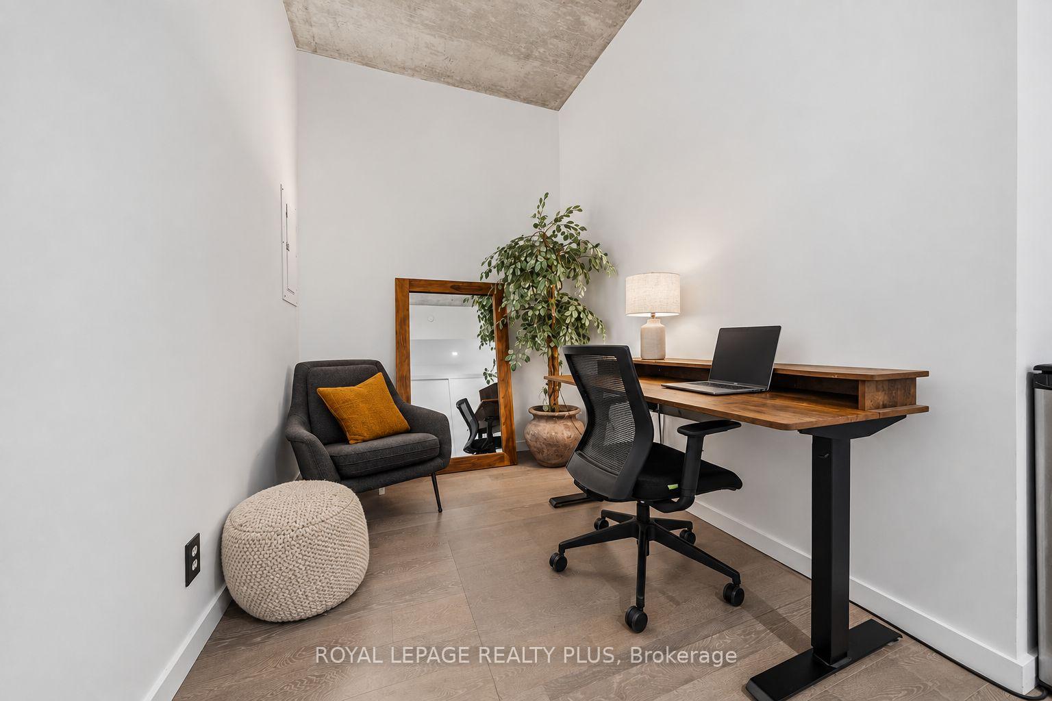 Photo 5 of Unit 207, 383 Sorauren Avenue, Toronto, Roncesvalles — HOMEH