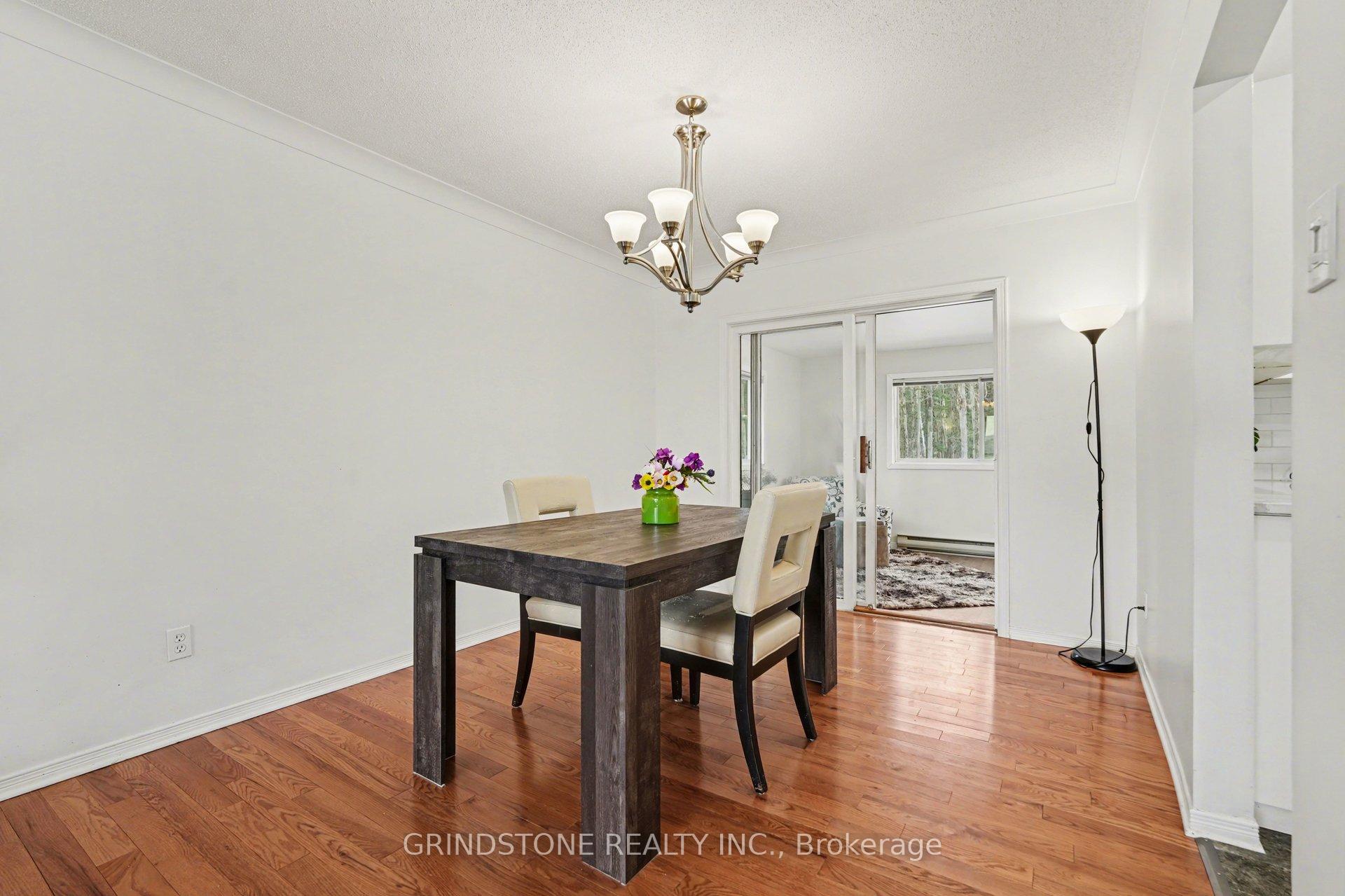 Photo 10 of 319 Riverwood Drive, Ottawa, Woodlawn/Maclarens Landing/Kilmaurs — HOMEH