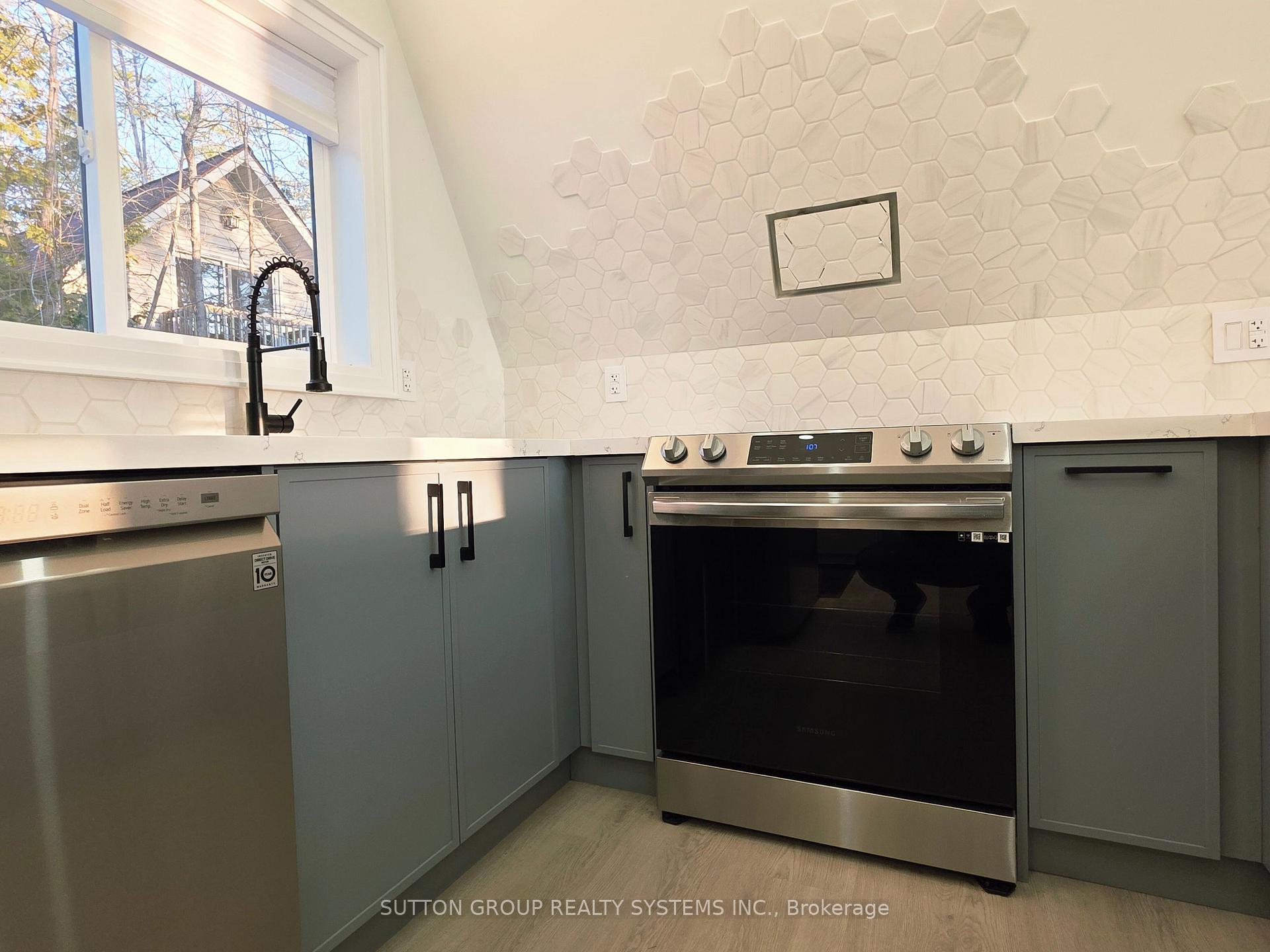 Photo 5 of 7701 Doner Drive, Severn, Washago — HOMEH