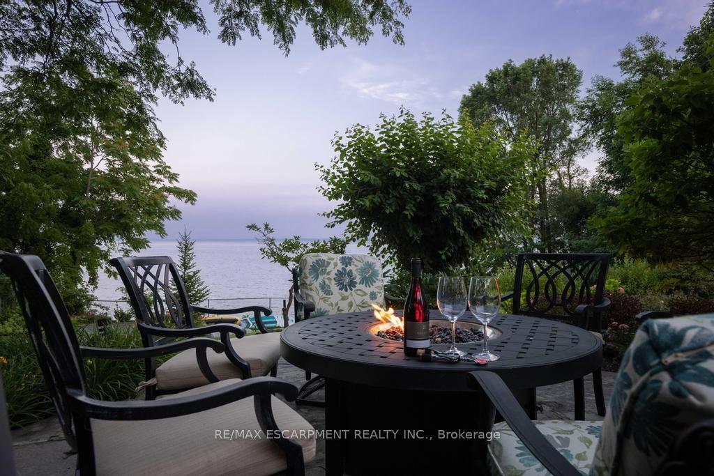 Photo 4 of 4038 Lakeshore Road, Burlington, Shoreacres — HOMEH