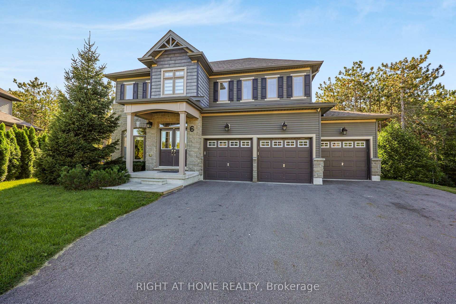 Photo 2 of 6 Boville Court, Oro-Medonte, Horseshoe Valley — HOMEH