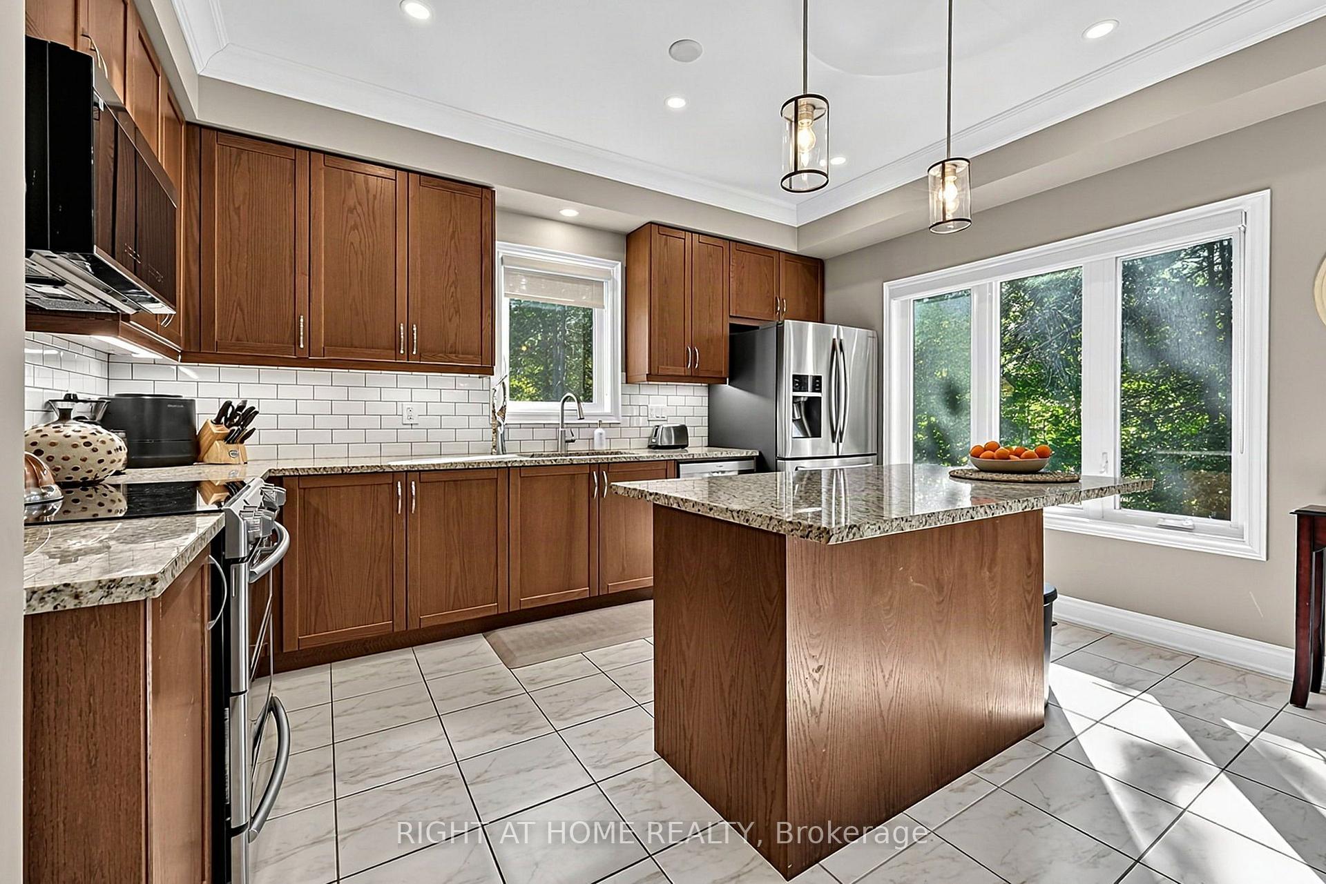 Photo 8 of 6 Boville Court, Oro-Medonte, Horseshoe Valley — HOMEH