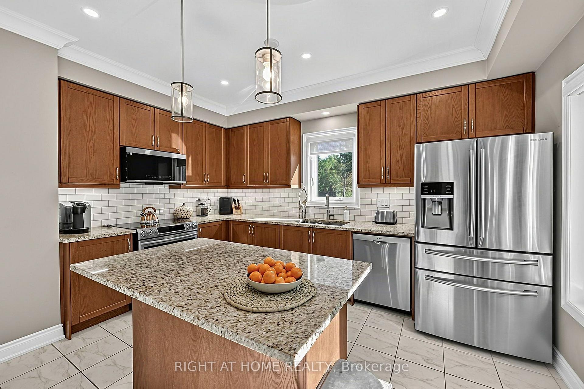 Photo 9 of 6 Boville Court, Oro-Medonte, Horseshoe Valley — HOMEH