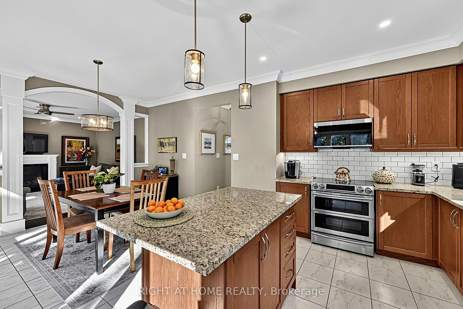 Photo 10 of 6 Boville Court, Oro-Medonte, Horseshoe Valley — HOMEH