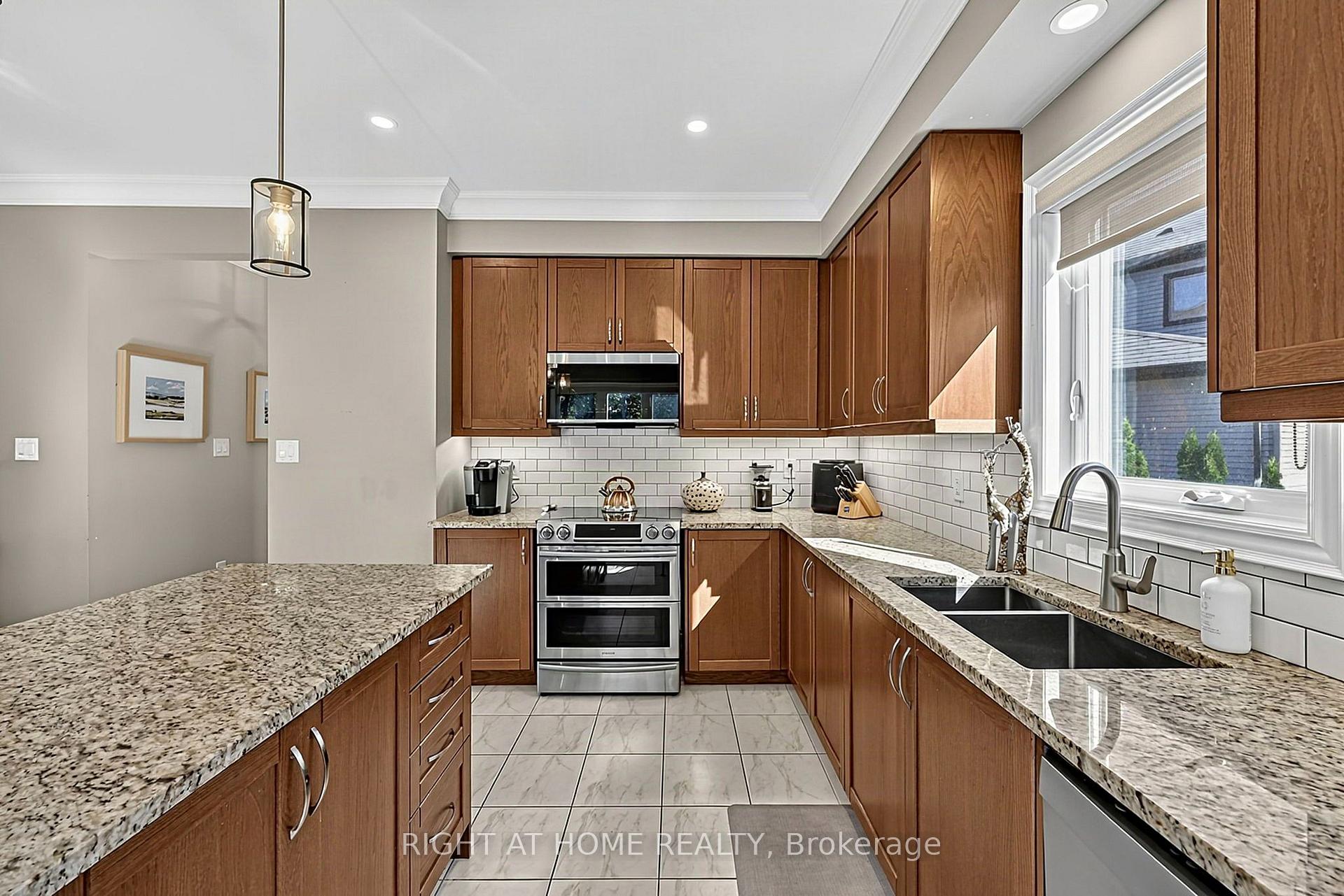 Photo 11 of 6 Boville Court, Oro-Medonte, Horseshoe Valley — HOMEH