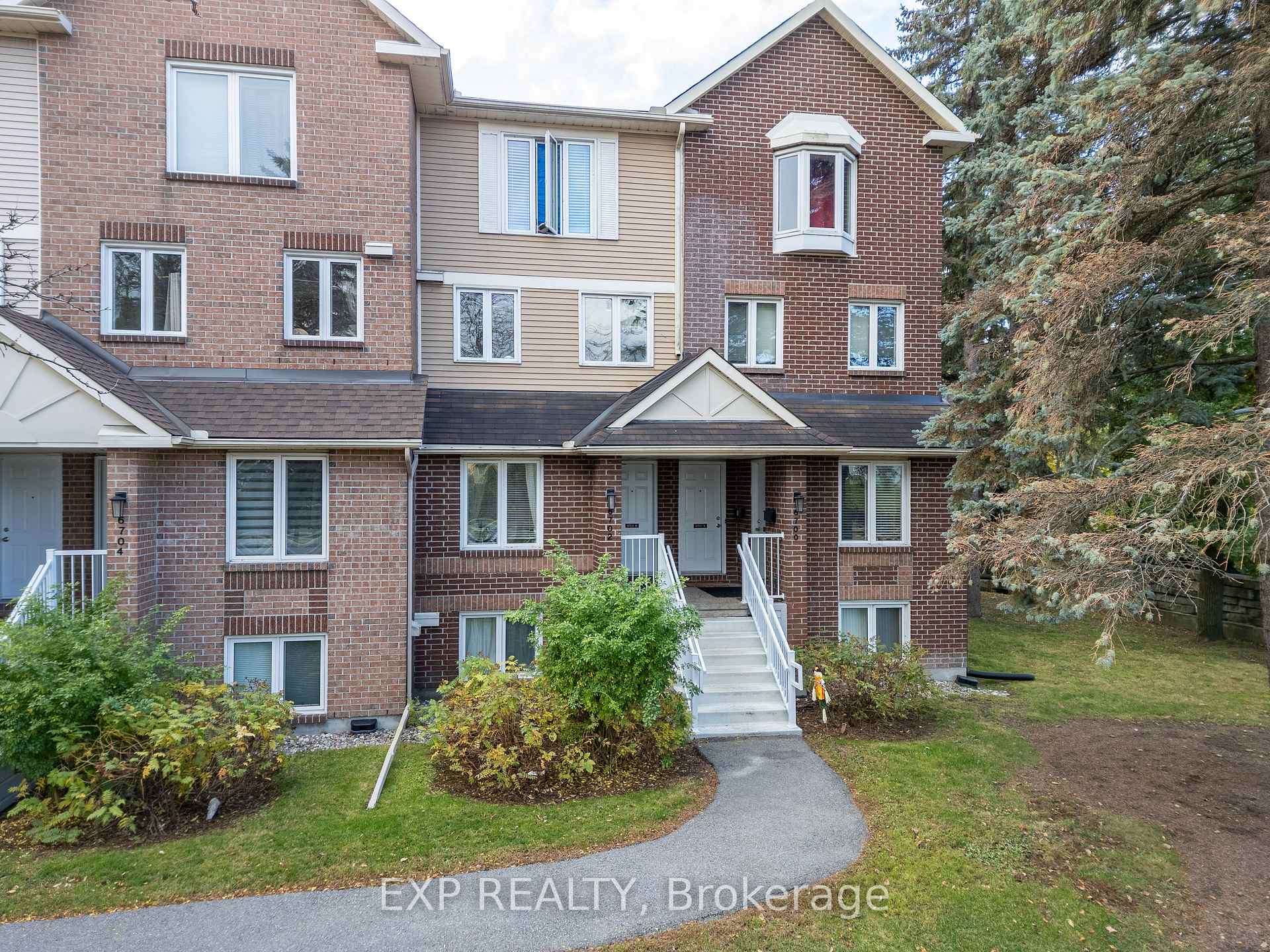 Photo of Unit B, 6702 Jeanne D'arc Boulevard