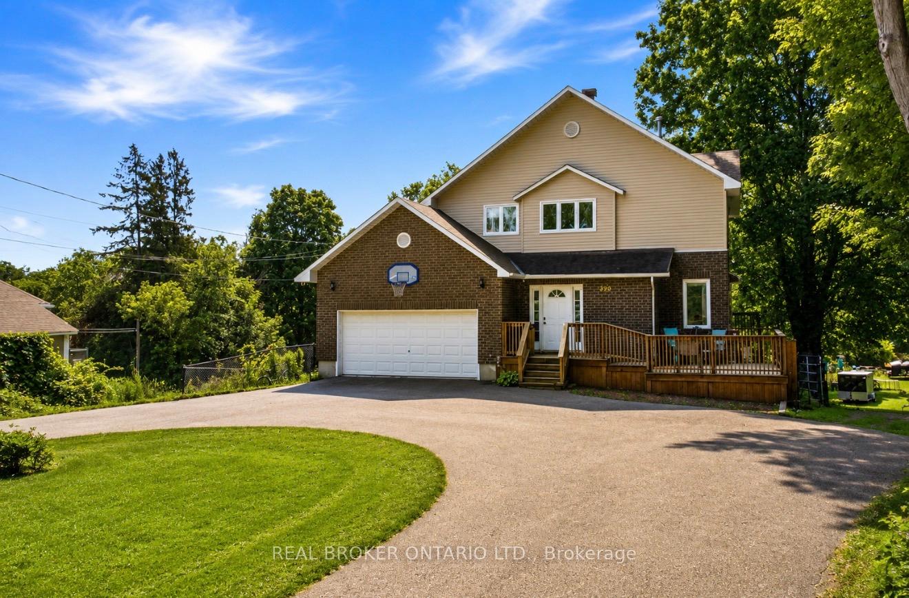 Photo of 320 Clothier Street W