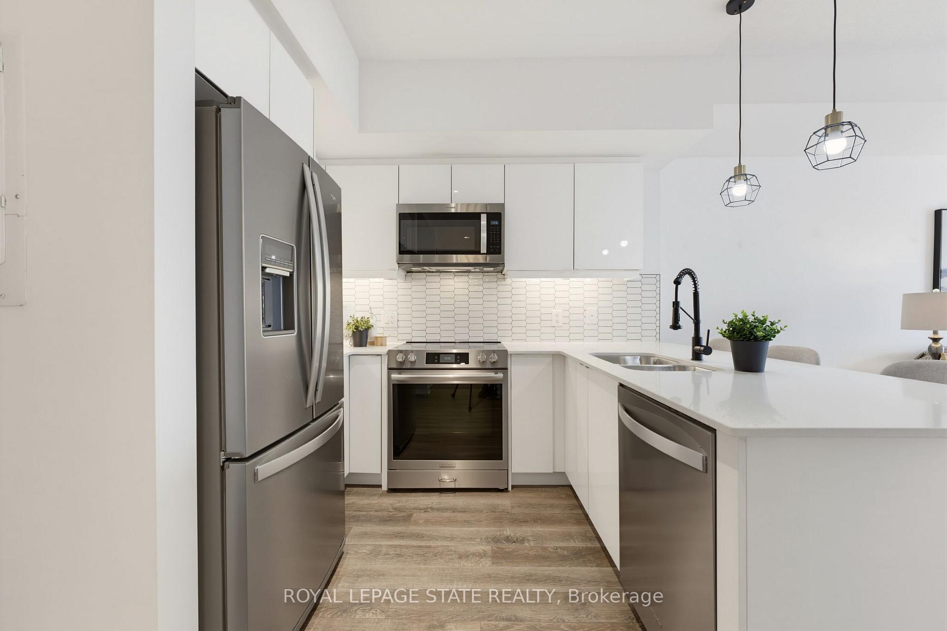Photo 3 of Unit 513, 16 Markle Crescent, Hamilton, Ancaster — HOMEH