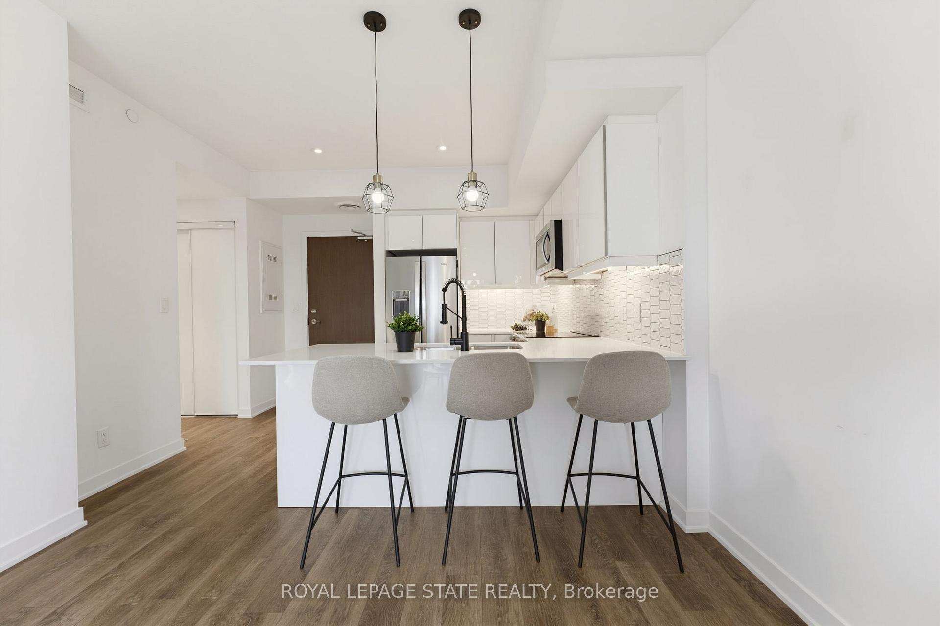 Photo 4 of Unit 513, 16 Markle Crescent, Hamilton, Ancaster — HOMEH