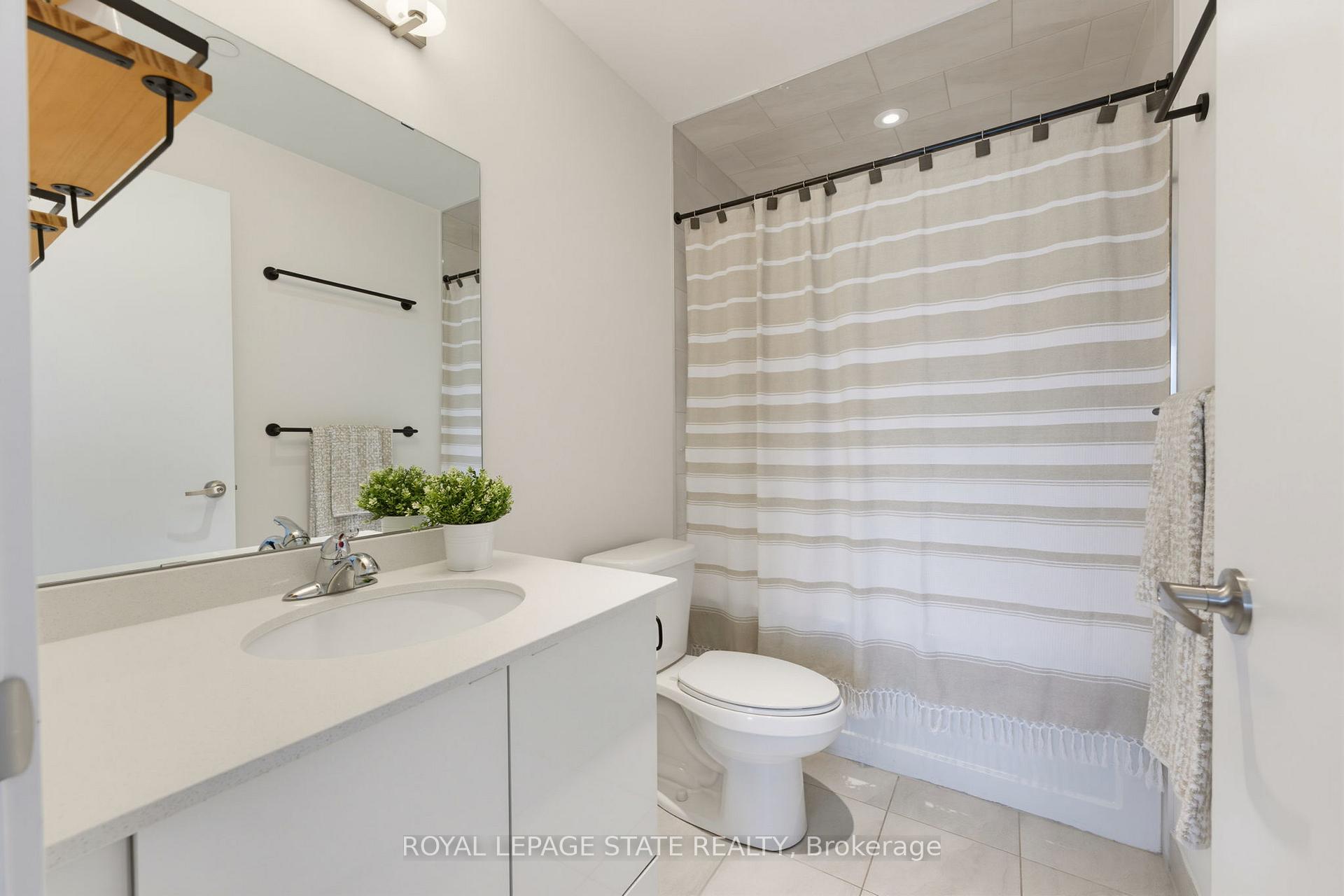 Photo 13 of Unit 513, 16 Markle Crescent, Hamilton, Ancaster — HOMEH